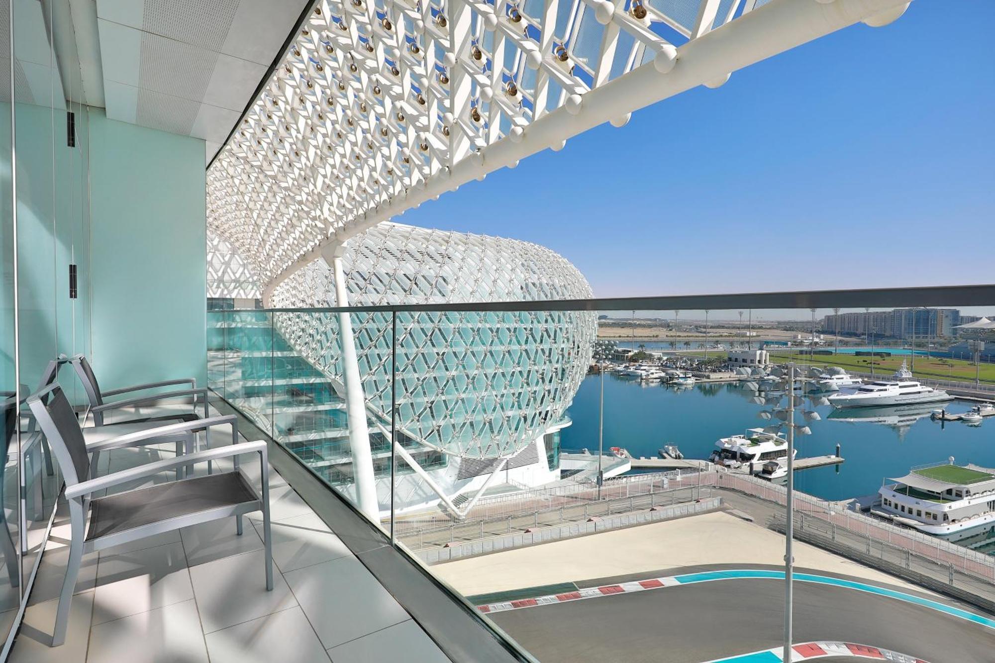 Superior Suite, 1 Bedroom Suite, 1 King, Balcony with Complimentary Yas Beach Access